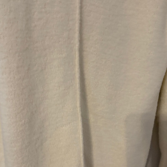 STYLUS Oversized Women's Soft Cream V-Neck Sweater - Picture 3 of 5